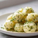 Hernekeittokakut airfryerissa, kauniisti paistetut ja herkulliset.