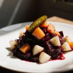 Ilmastoidut rosolli-salaatti Airfryerissa, raikkaat värit ja maut.