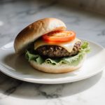 Hampurilaispihvi Airfryer, mehukas ja herkullinen