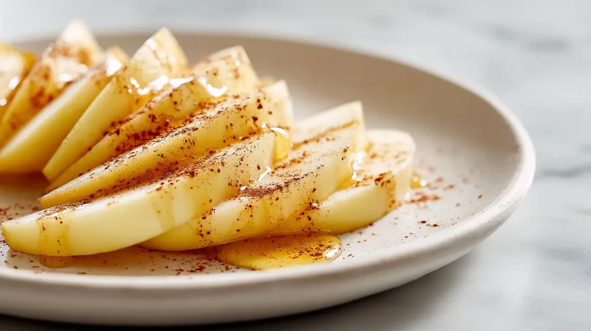 Airfryer omena-inkivääri Maukas airfryer-omenapaistos inkiväärin vivahteilla, lämpimänä tarjoiltuna