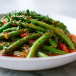 Pavut tomaattikastikkeessa airfryerissa, täynnä makua ja väriä.