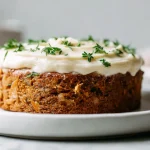 Mehevä porkkanakakku airfryerissa, täydellinen yhdistelmä makua ja rakennetta.