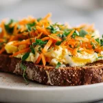 Ruis-porkkanaleipä airfryerissa, rapea kuori ja maukas sisus.