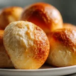 Sämpylät airfryerissa, kullanruskeat ja herkulliset.