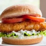Mehevä kalapuikkoburger airfryerissa, rapea päällys ja herkullinen täyte