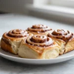 Kanelirullat airfryerissa, pehmeät ja tuoksuvat herkkuvaihtoehdot.